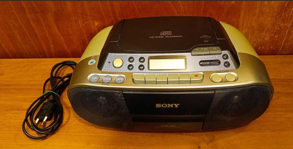 продавам радиокасетофон Sony