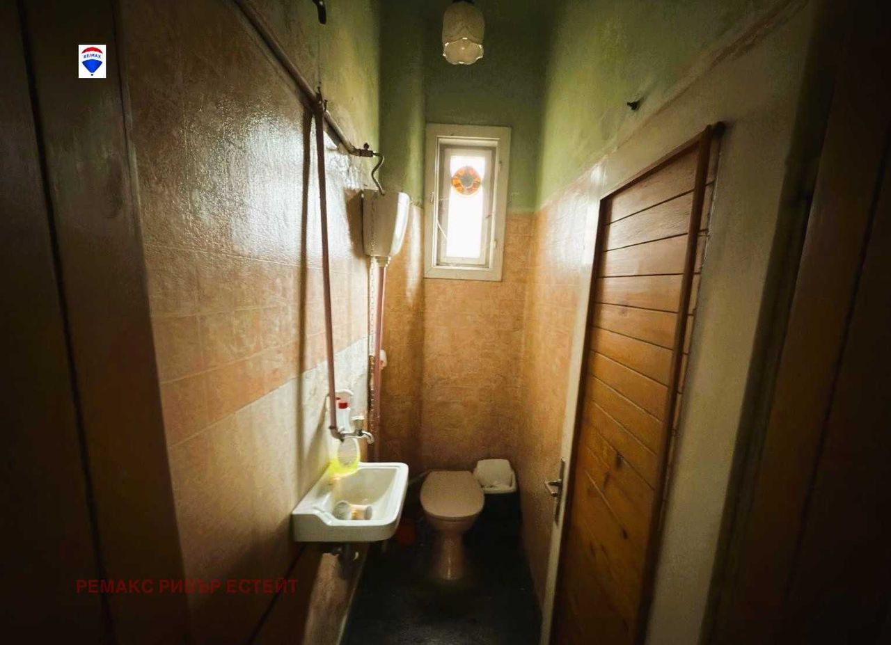 Дава се под наем Етаж от къща в Русе, Център - 121 кв.м за 510 € - Снимка #4