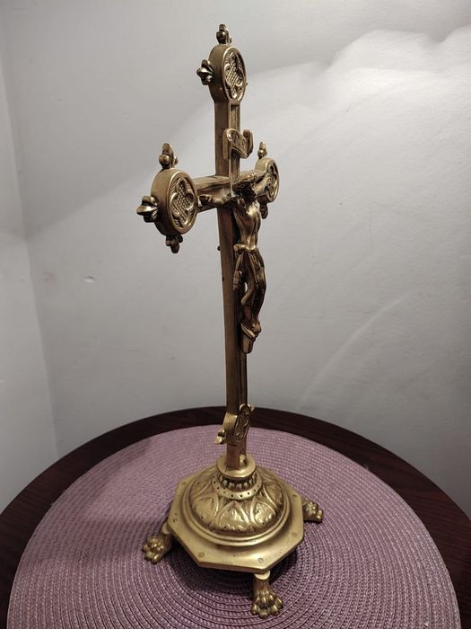 Crucifix din bronz