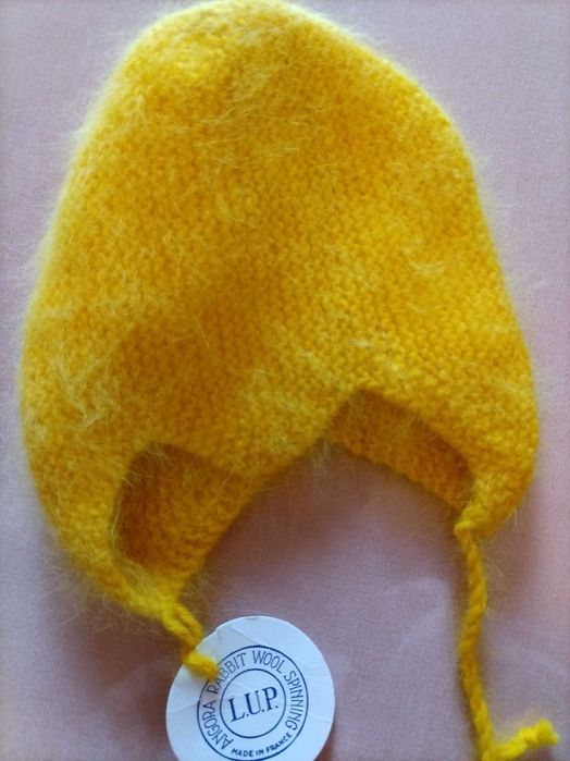 Caciula bebe, noua, 50%angora, moale si pufoasa, model puisor