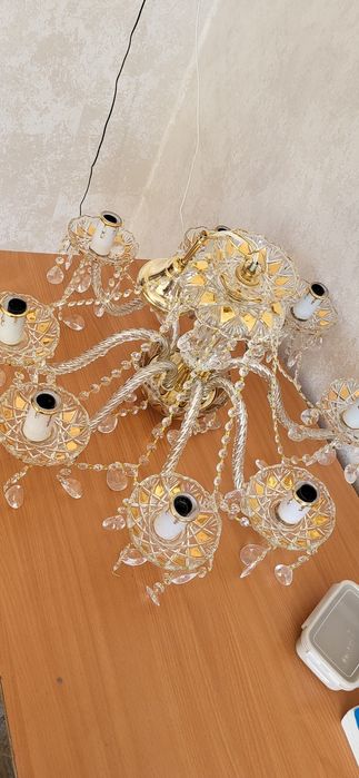 Продам люстру 8 рожковую