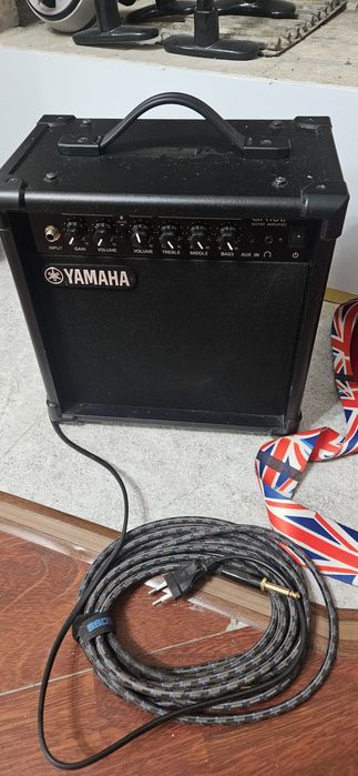 Электрогитара фирмы Fender.