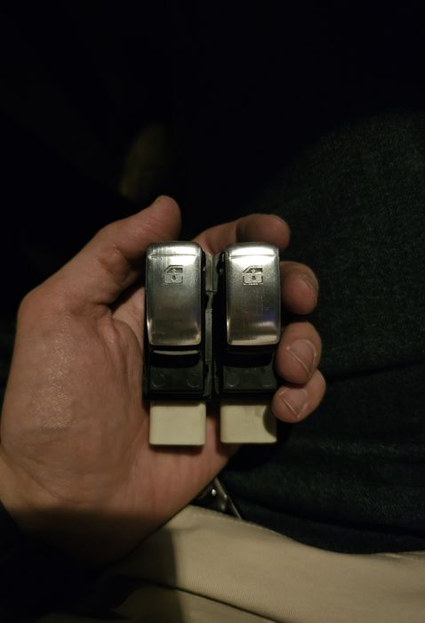 Кнопки стеклоподъемника от Nexia 3. С автоподнятием.