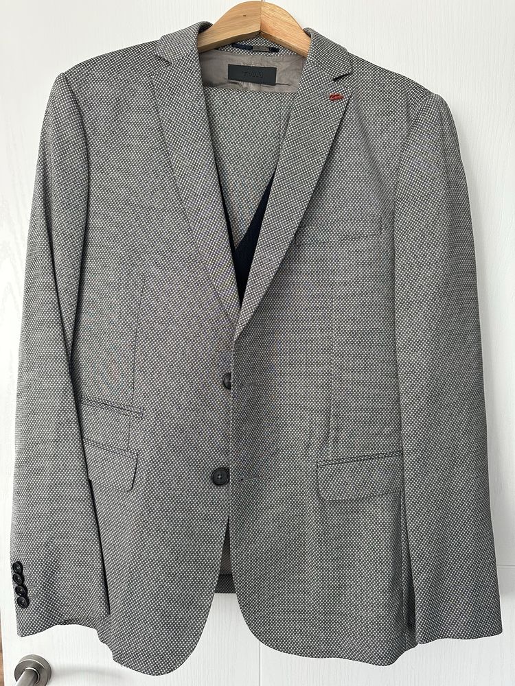 Мъжки костюм DAMAT