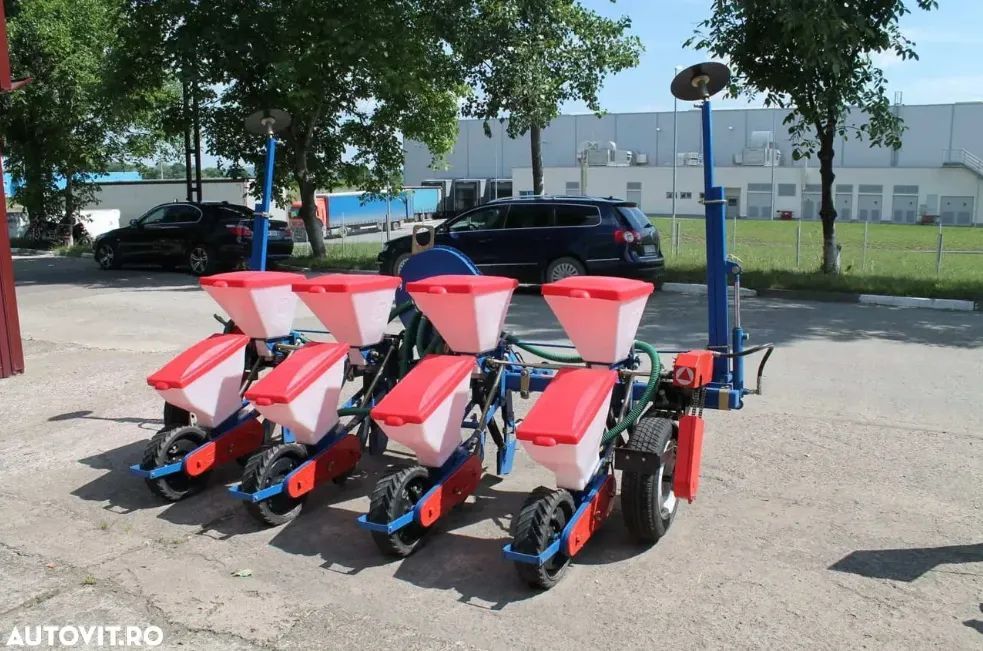 AgrotracMachinery Semanatoare 4,6,8 randuri Companie / Produs Nou / Garantie