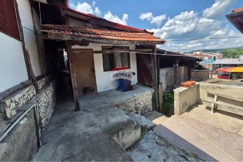 Парцел с бизнес за продажба в село Кранево T3950