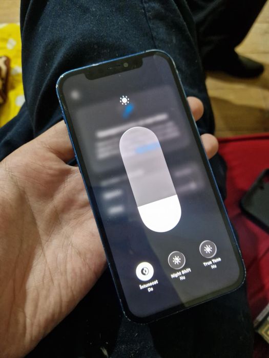 Vand/schimb iphone 12/xr
