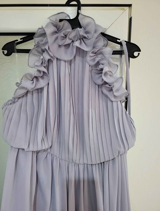 Официални рокли.