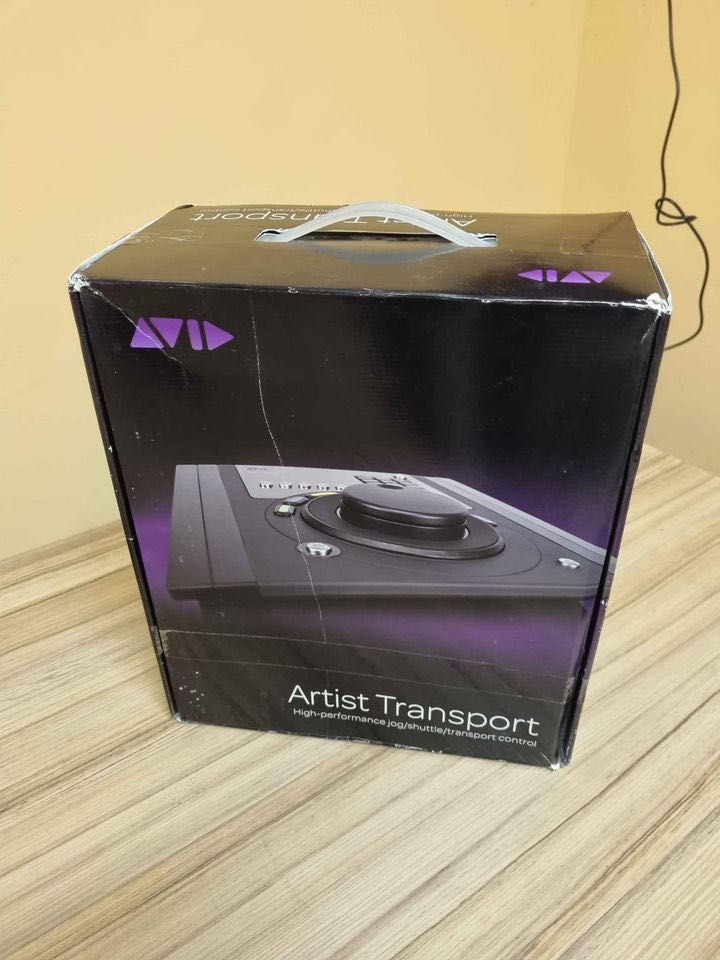 Продавам Avid artist control V2 + Artist Transport