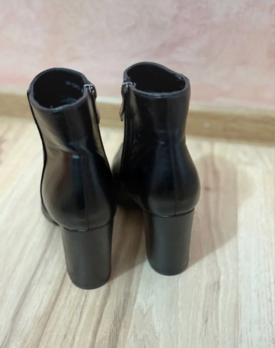 Botine cu toc nepurtate