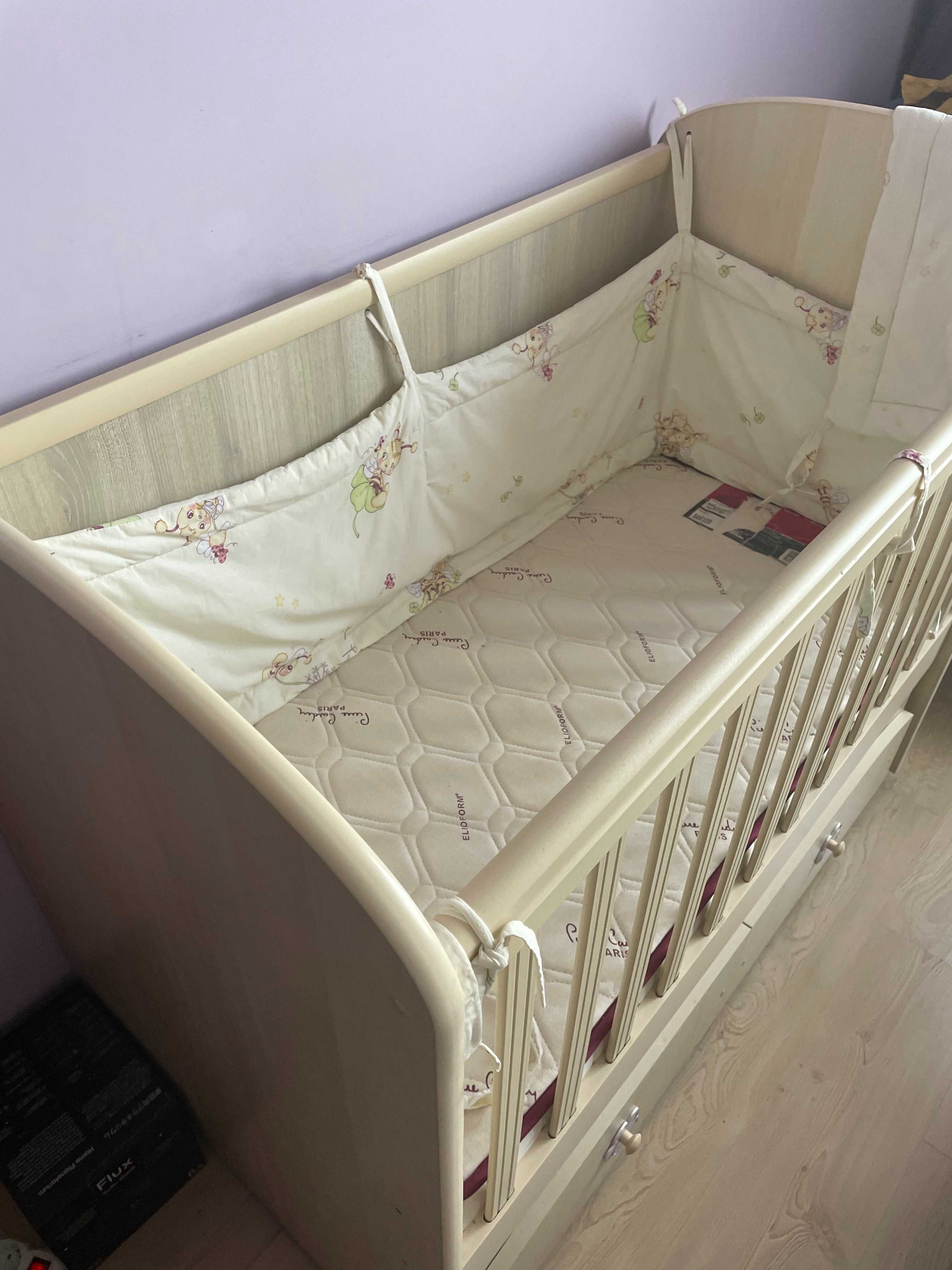Бебешко легло-кошара с механизъм за люлеене + включен Матрак Magniflex