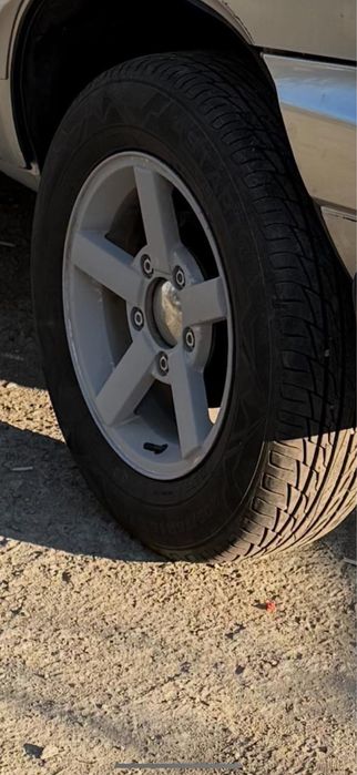 Продам запчасти, резина диски  новая на Ниву