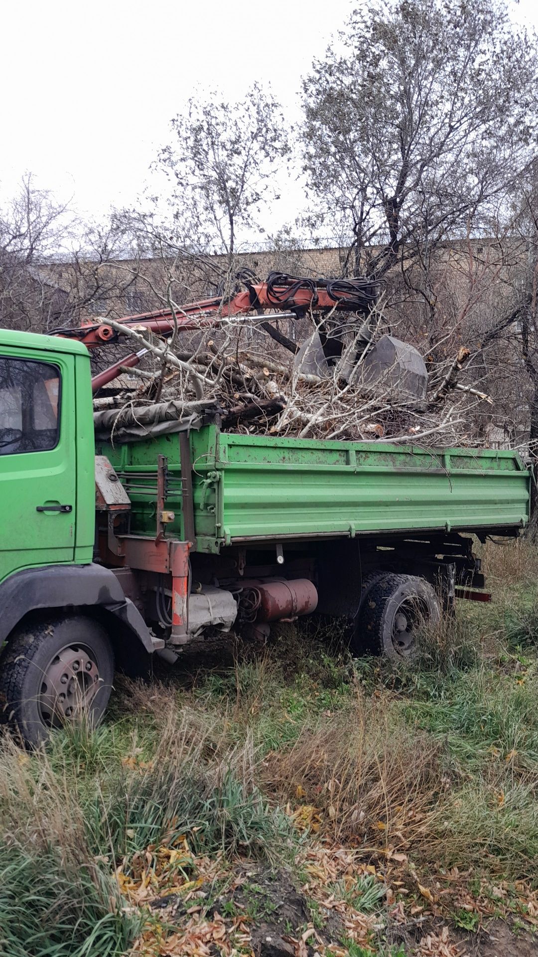 вывоз мусора, доставка угля услуги грейфера.вывоз снега.