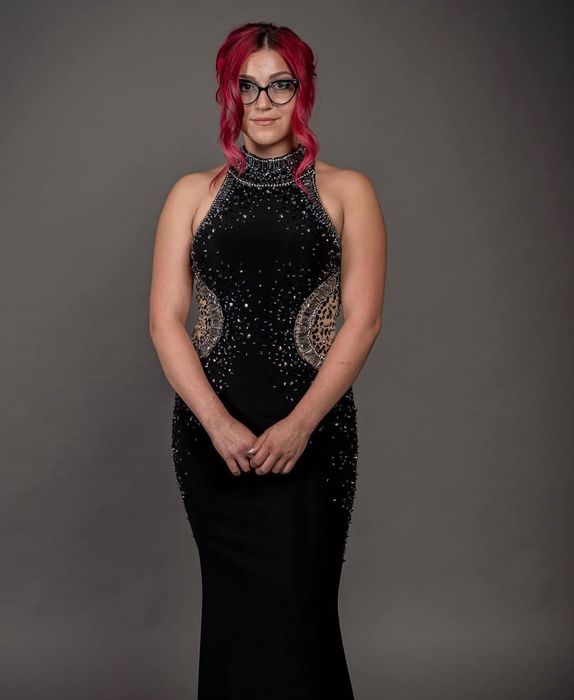 Продавам официална бална рокля