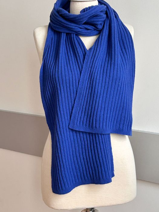 Разкошен мек шал плетиво в кралско синьо