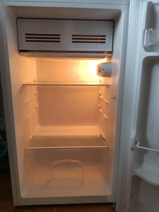 Frigider cu o ușă albastros