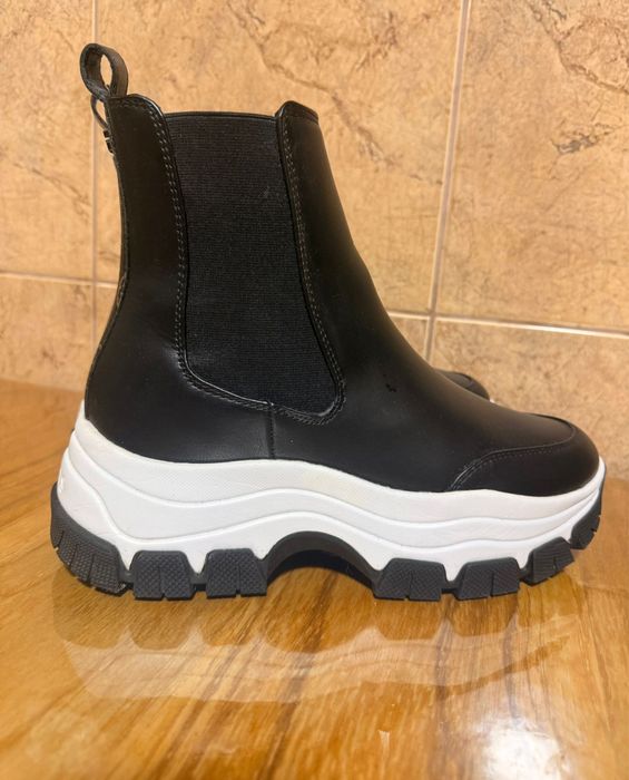 Ghete Guess, marimea 40