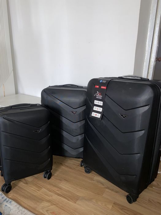 Чемоданы  3в1 почти новый