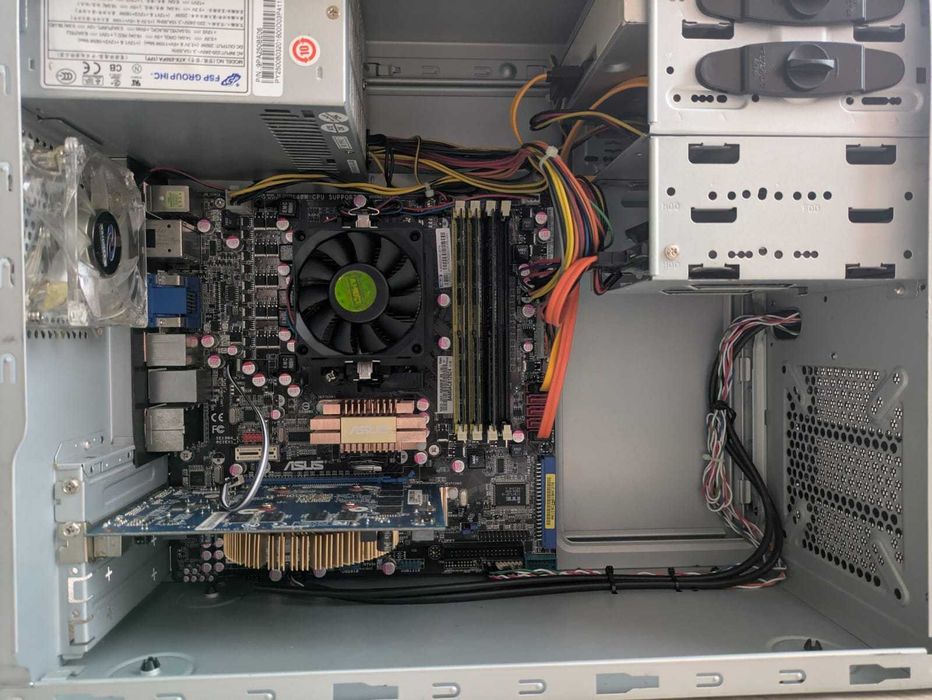 Calculator retro gaming WindowsXP Procesor Athlon64 x2, geForce 9500GT