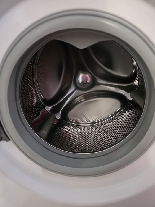 Mașină de spălat Whirlpool 7 kg, 6th Sense, funcționează perfect!