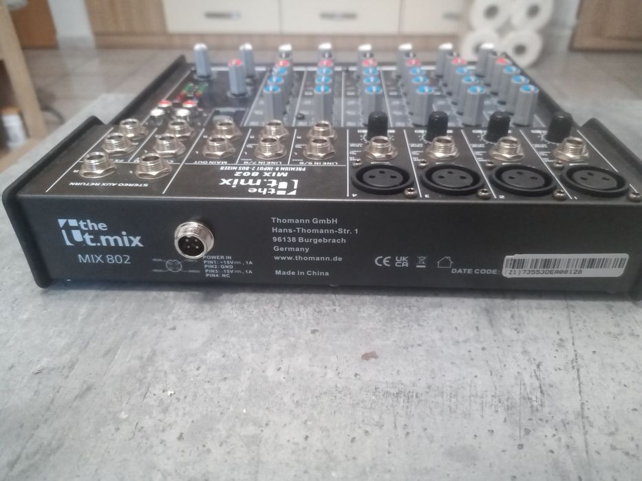 Mixer audio Yamaha MG12/4 și Tmix 802