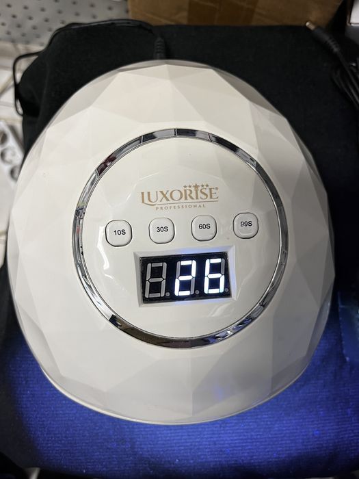 Uscator unghii cosmetica