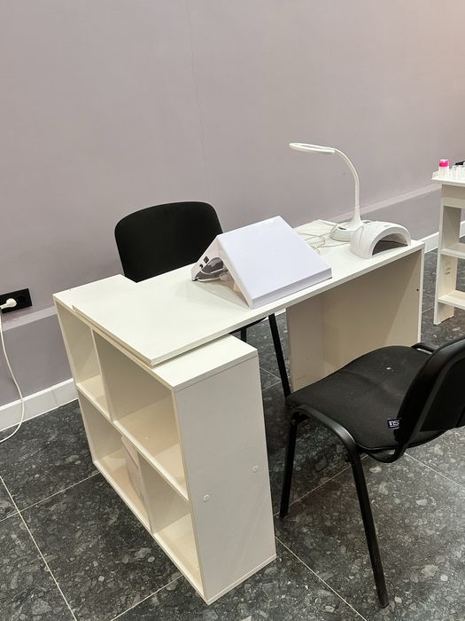 Сдаю маникюрный стол