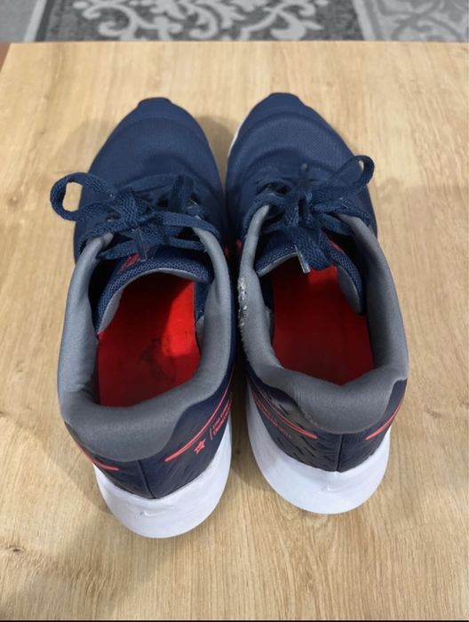 Adidasi Nike alergare