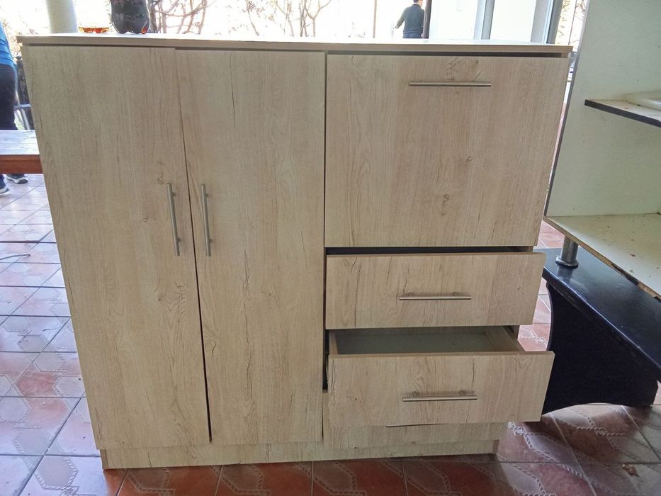 Oshxona va bolalar uchun shkaf