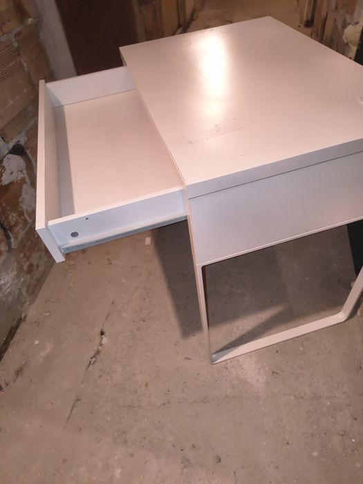 Продавам детско  компютърно  бюро Икеа