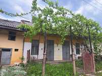 Vând casa in centrul turzii