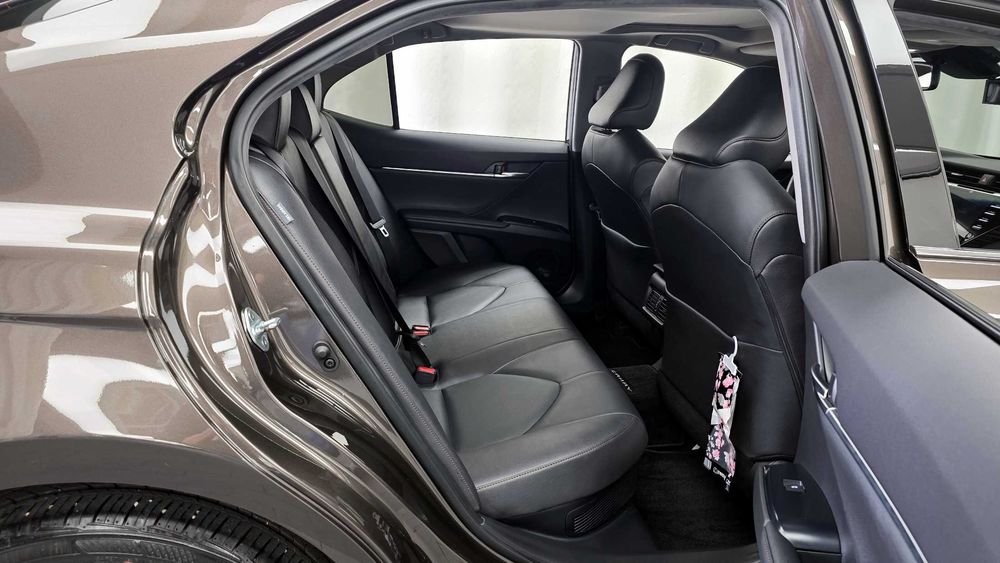 Toyota Camry 2.5 XLE Hybrid   31