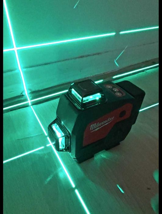 Nivela cu laser și muzică