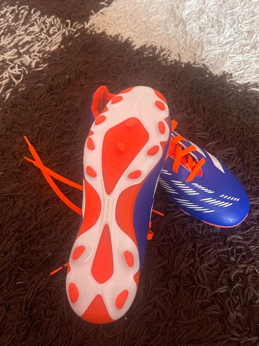 Ghete fotbal cu crampoane Adidas Messi și Adidas predator