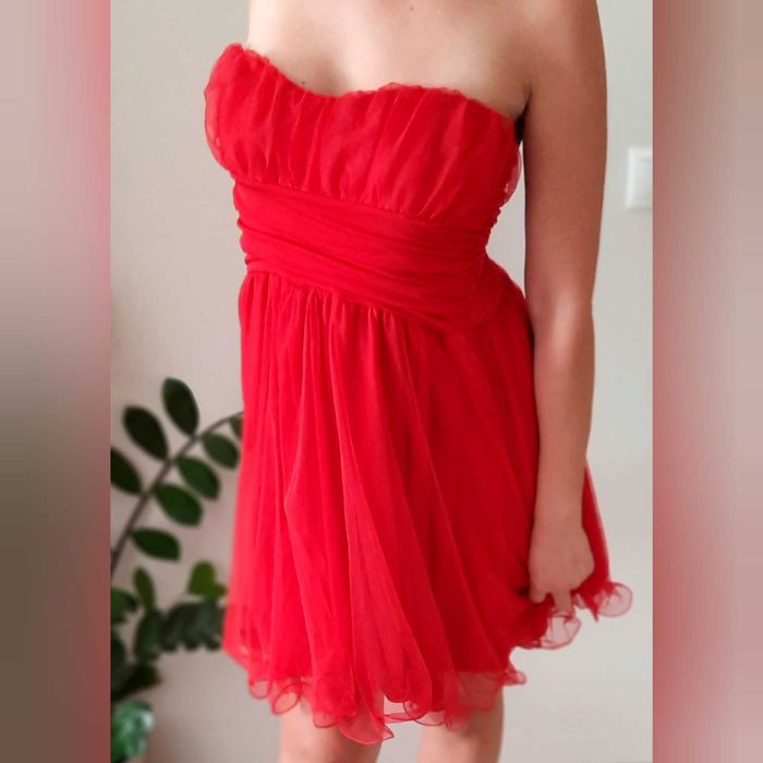 Рокля за повод в червено