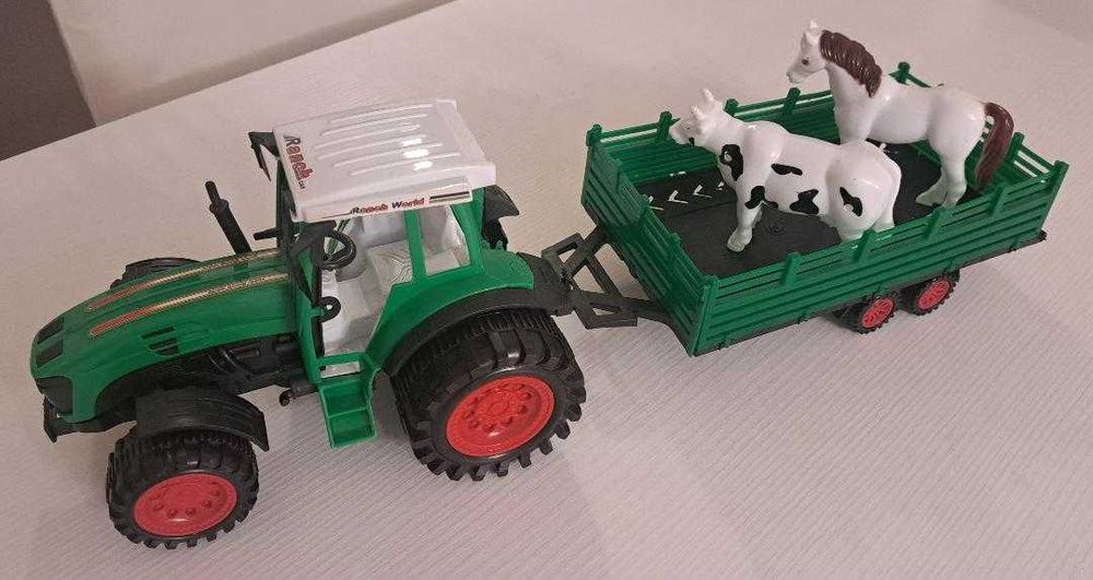 NOU - Tractor cu remorcă și doua animalute dimensiuni destul de mari