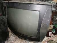 Телевизор самсунг и старый телевизор