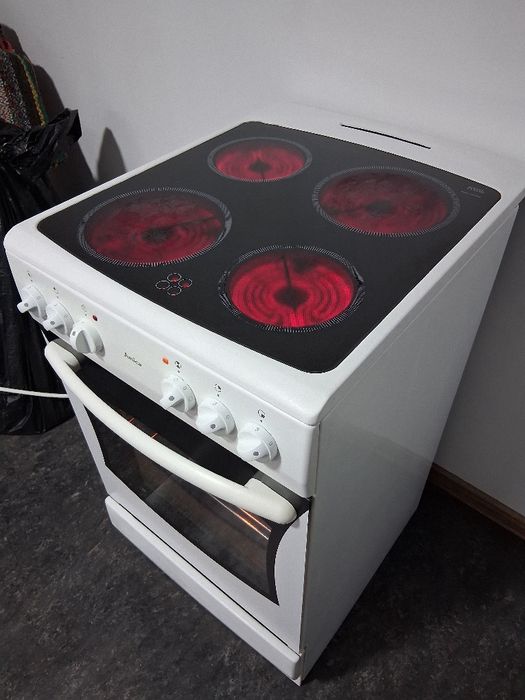 Стъклокерамична Готварска Печка Амика