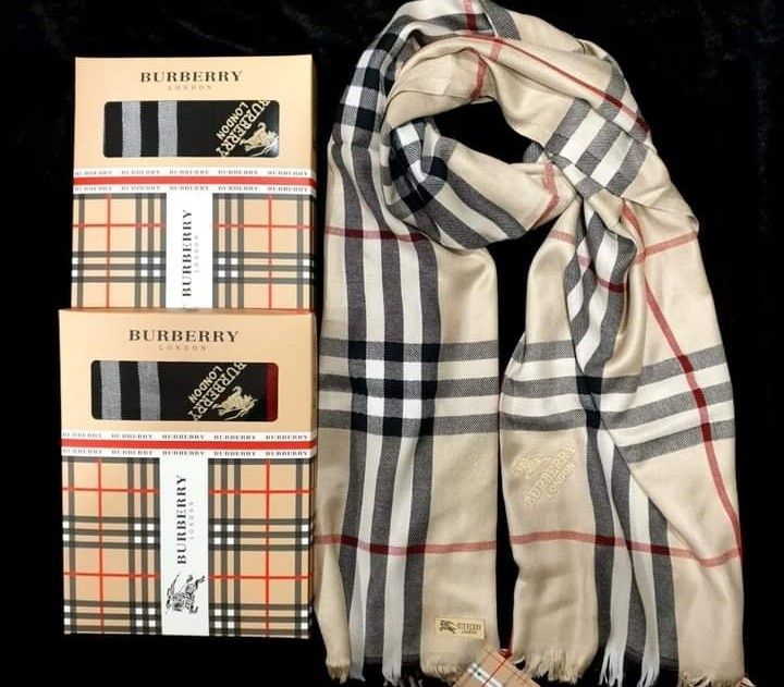 Set dama(geanta +esar) new model, import Italia, saculet, etichetă