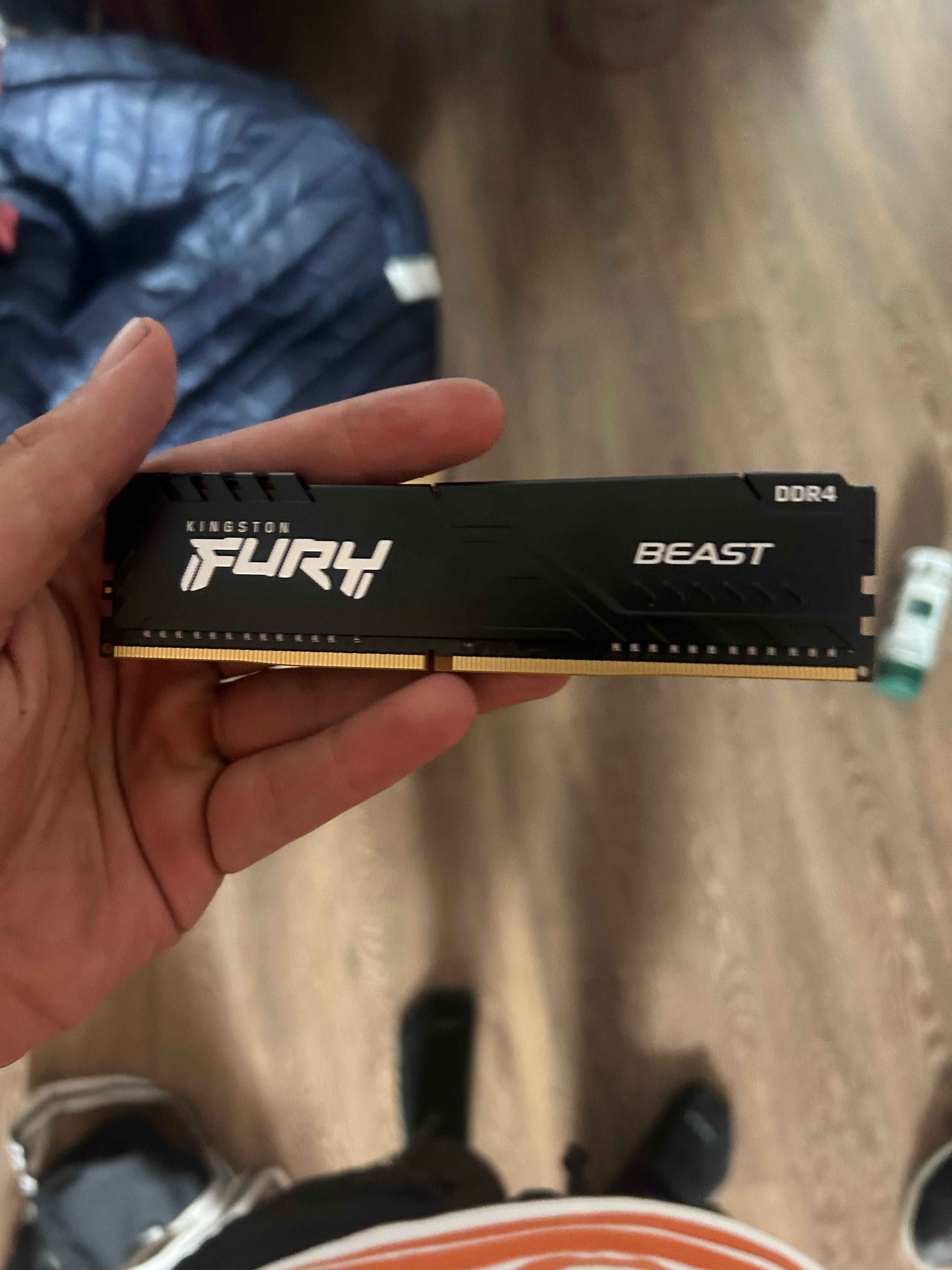 RAM 8 gb ddr4 3200 MHz noi nouți