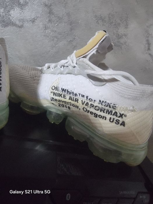 Vând Nike vapormax off White