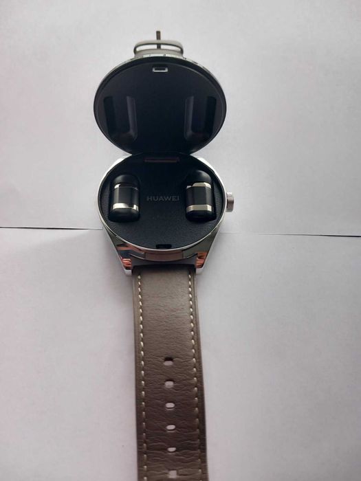 Huawei Watch Buds — Смарт часовник с вградени безжични слушалки