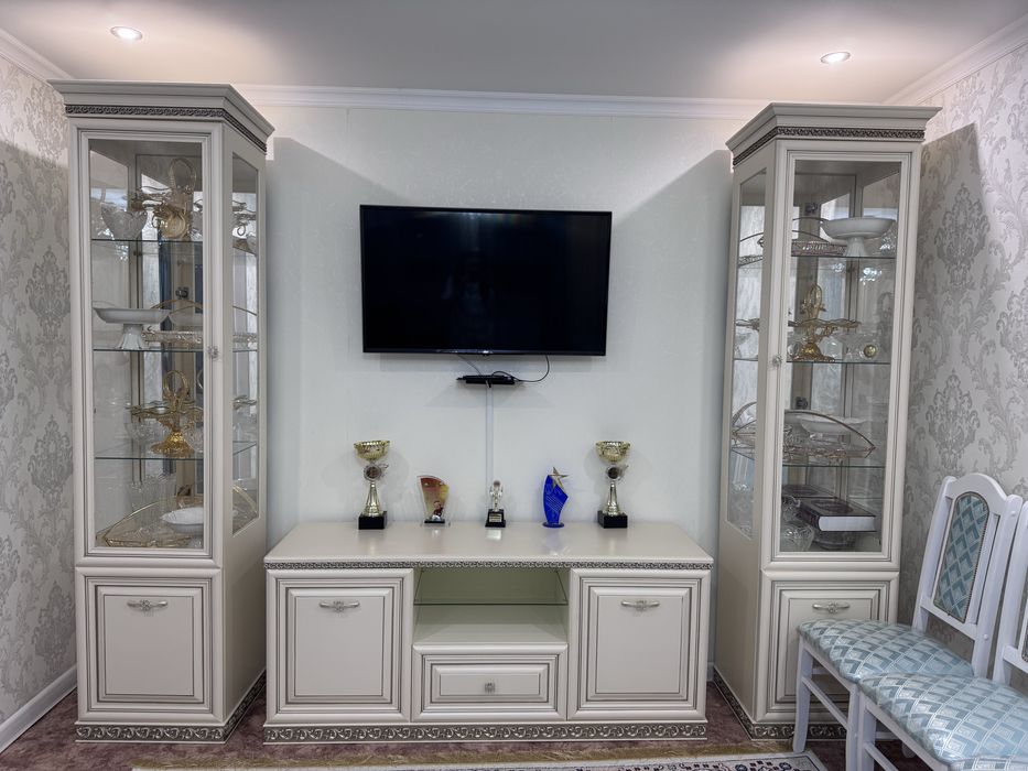 Продам мебель за 400.000 тг, почти новый, состояние отличное.