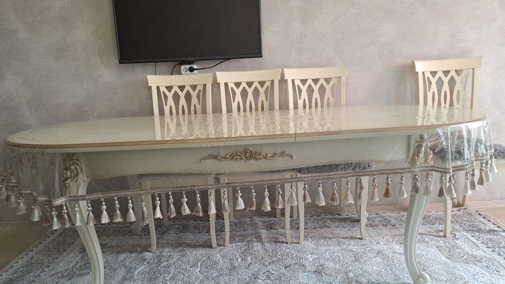 Продается стол со стульями в отличном состоянии