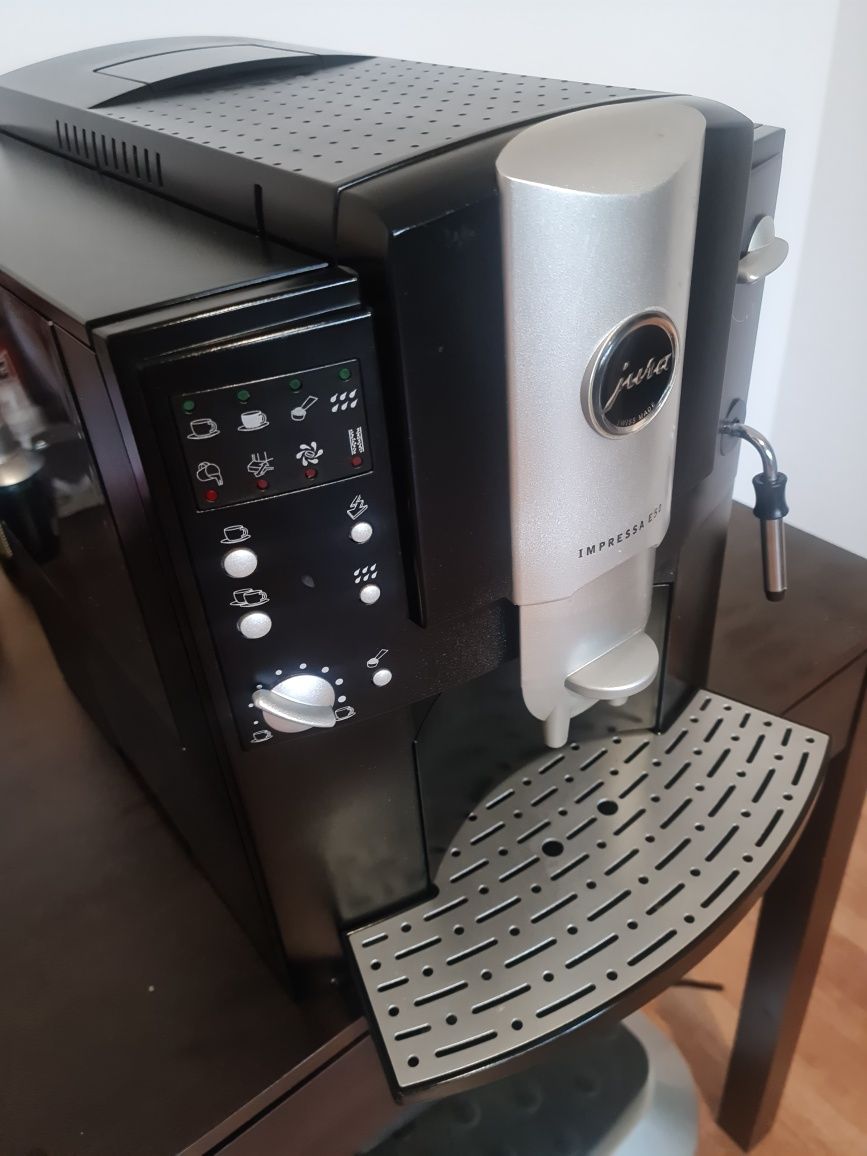 De vanzare aparat de cafea Jura E50