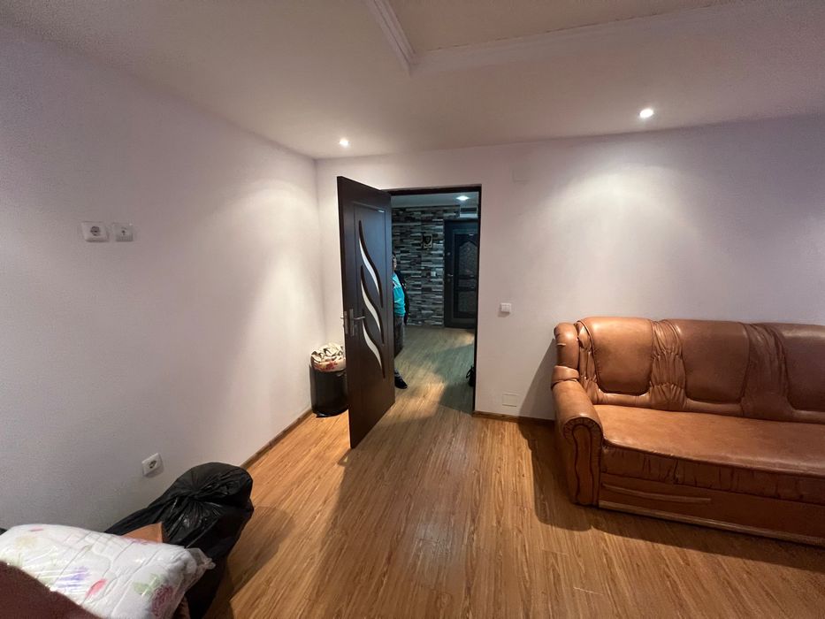 Vând apartament în Rovinari