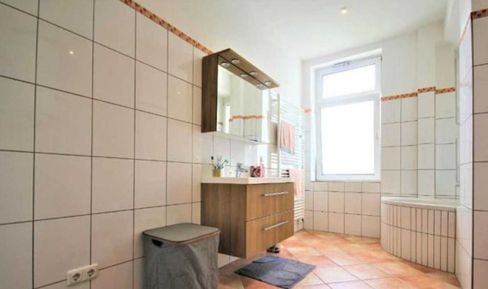 Дава се под наем Тристаен апартамент в Пловдив, Мараша - 90 кв.м за 331.5 € - Снимка #1