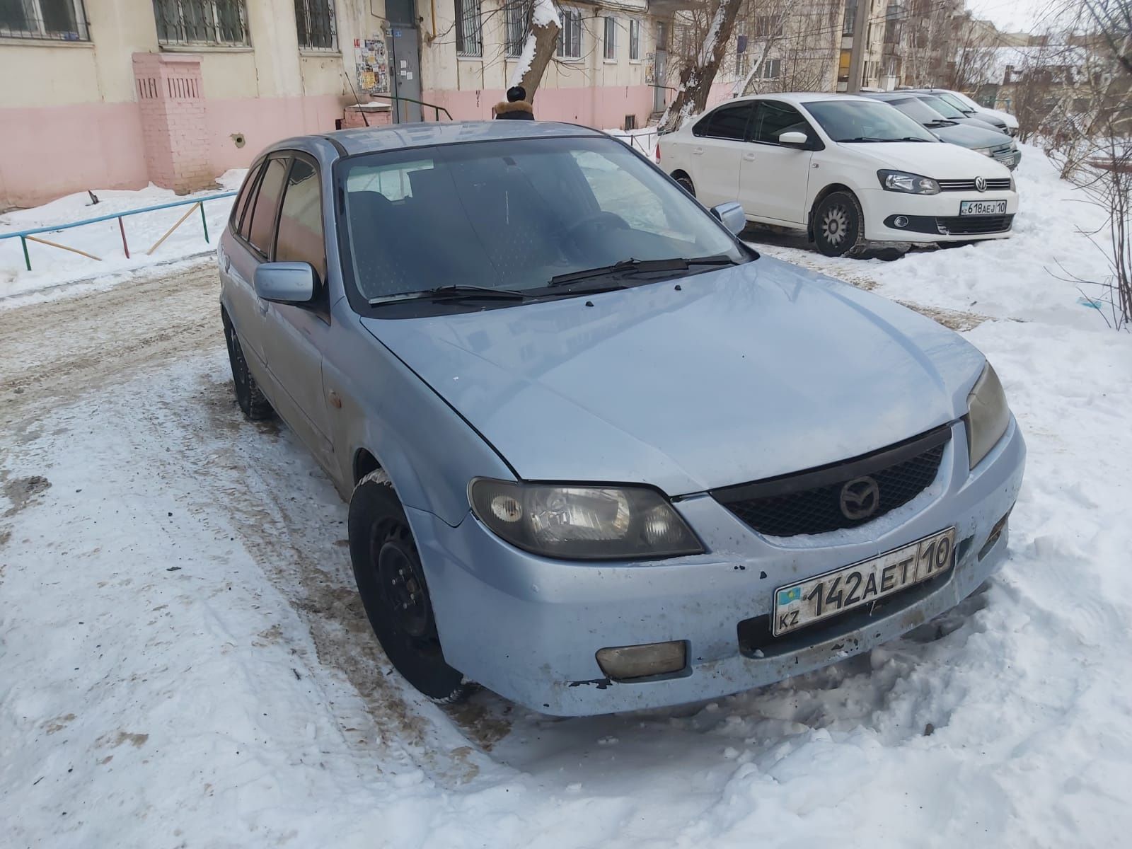 Продам мазду 323 год2001