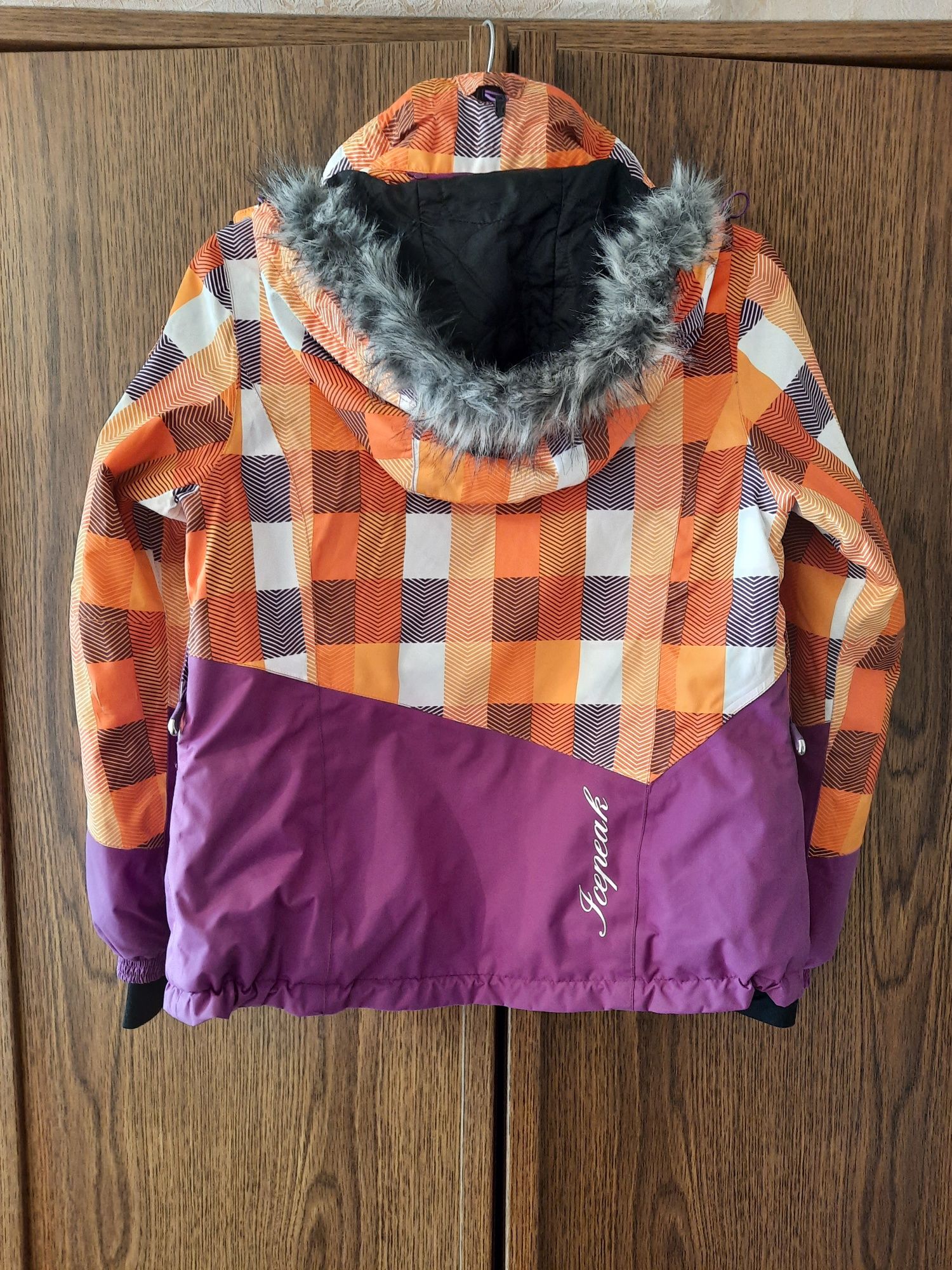 Продам спортивную горнолыжную куртку Icepeak