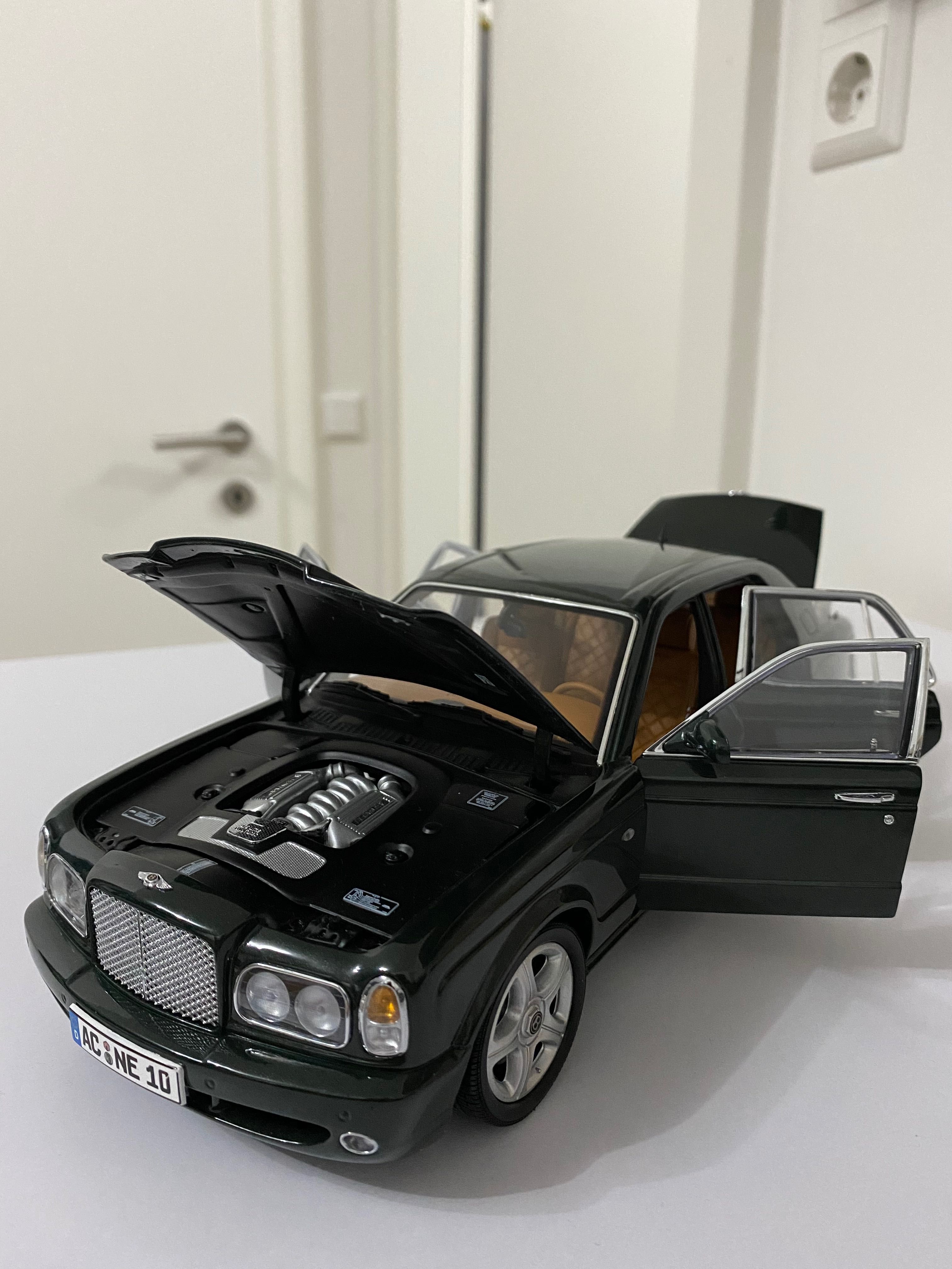 Bentley Arnage T Minichamps 1:18 (macheta rara)